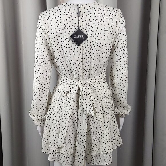 Zaful Black & White Spotted Belted Peplum Ruffle Bottom Romper Size 4 NWT - Picture 3 of 13